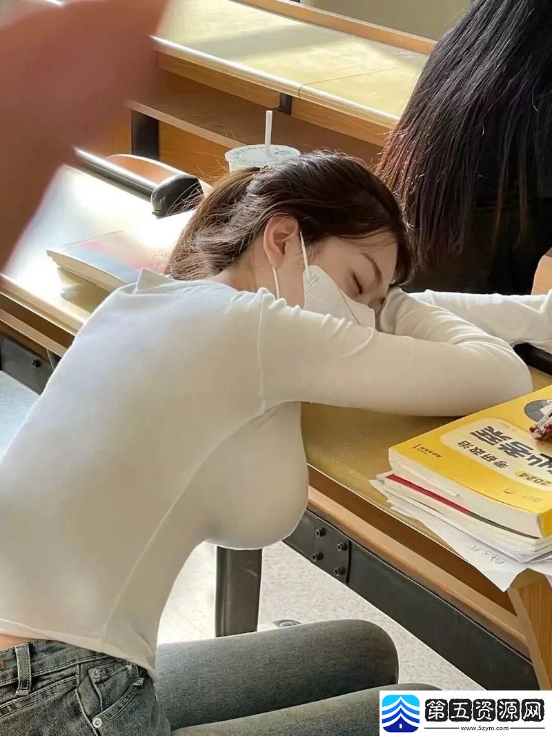 探讨“丰满的女邻居三级”中的人性与欲望