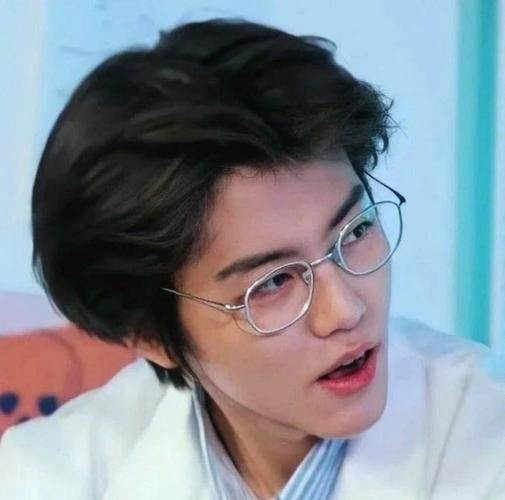 啊⋯学长⋯轻点⋯奶头痛男