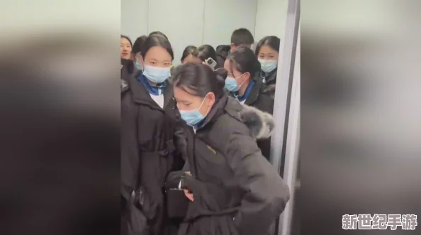 不忠电梯口大尺度视频引发热议