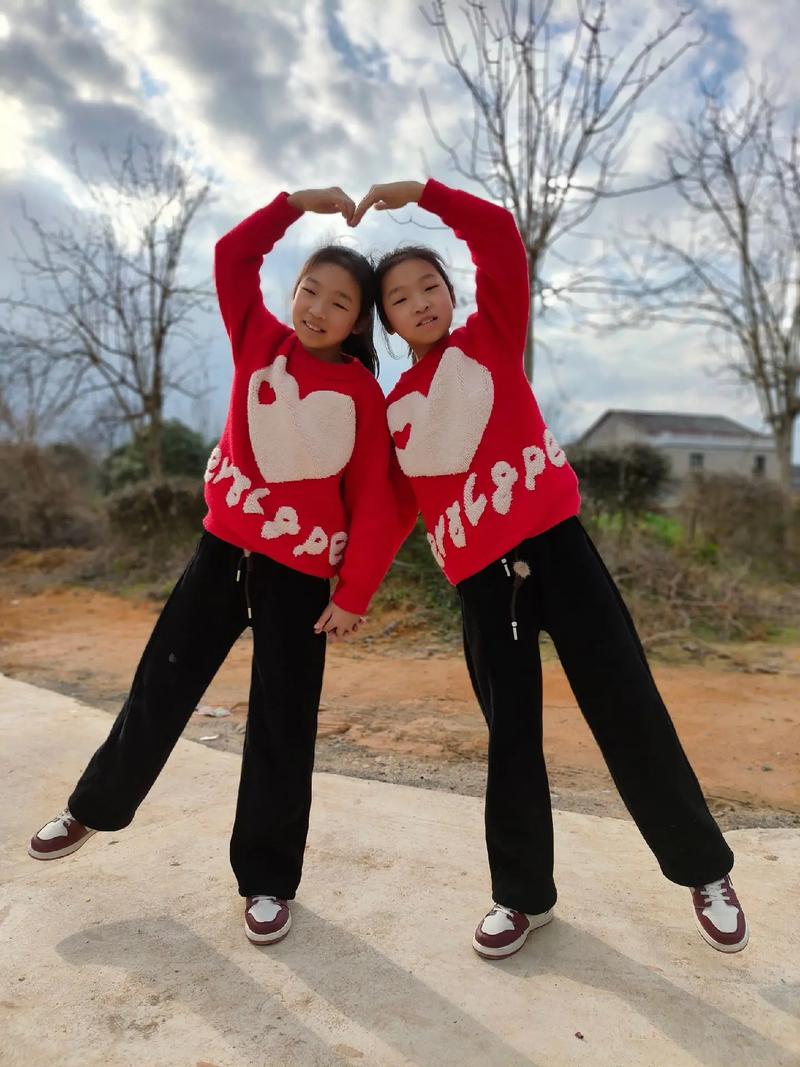 双胞胎姐妹共度我的初岁时光