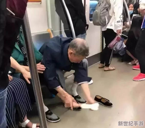 美女被扒开屁股视频引发热议