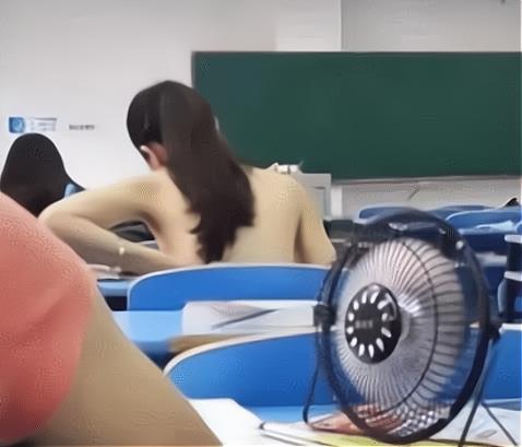 上课没带罩子让他C了一节课