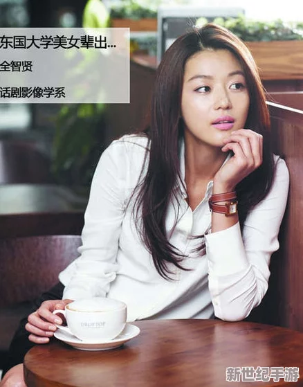 校花穿白丝在教室呻吟电影