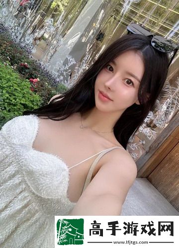 中午妈妈在厨房做饭，孩子偷偷直播母爱的无声表达，网友：这才是家的烟火气！