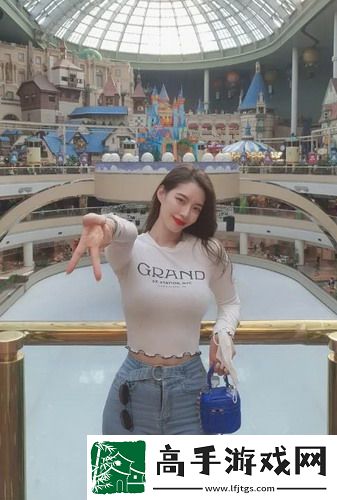 老外玩csgo的妹子：从菜鸟到大神收获电竞圈的满堂彩，她的狙击镜头技术无敌！