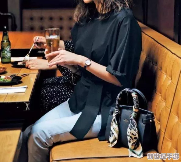 性感美女被*