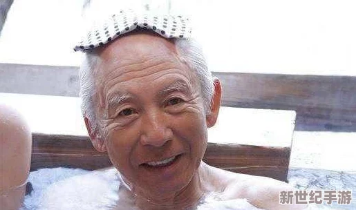 老太婆裸照性感**