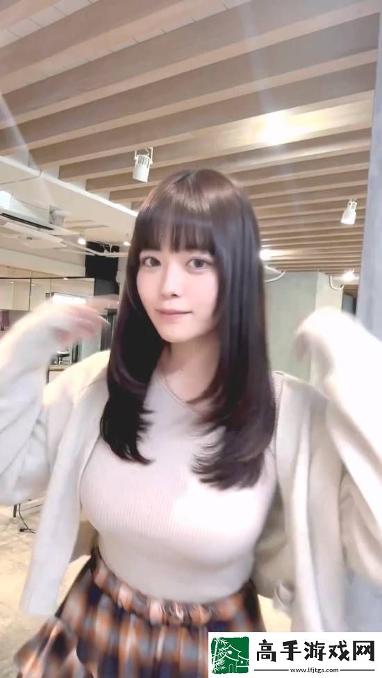 东云海发视频晒新发型知性少女韵味十足