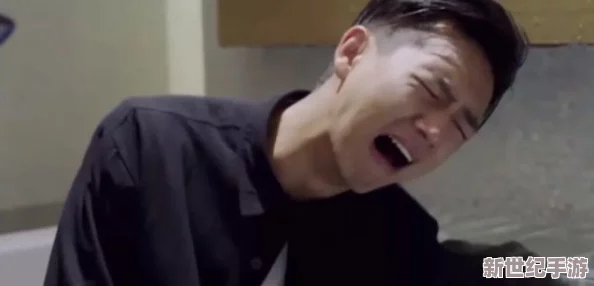高冷男生尿很急很急憋哭了