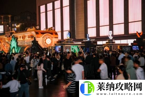 双城之战主题双层巴士登陆杭州！