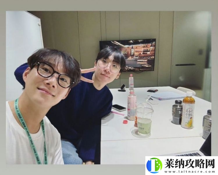 Ruler分享与经纪公司代表合照