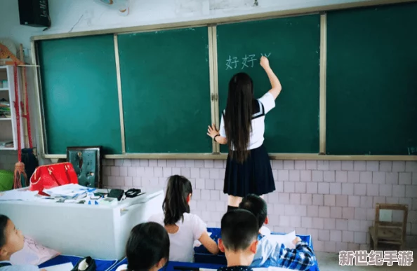 我和女同桌上课互摸下面网友对此事件表示震惊