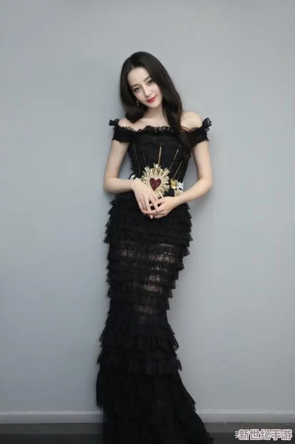 丰满白嫩尤物