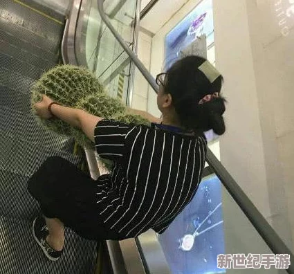 在下面塞跳蛋湿透了坐公交车高h