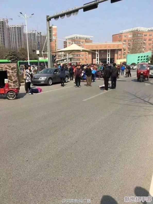 伊春园一路二路三路入口突发重大交通事故