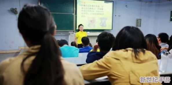 上课我穿超短裙被同桌摸出水