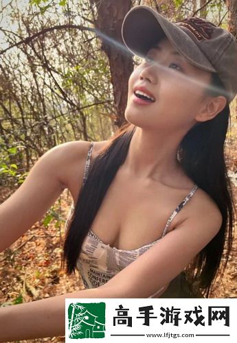 《丰满的女邻居》三级-热门话题深度评析：身边的“偷窥”文化与现代社会的双重镜像！